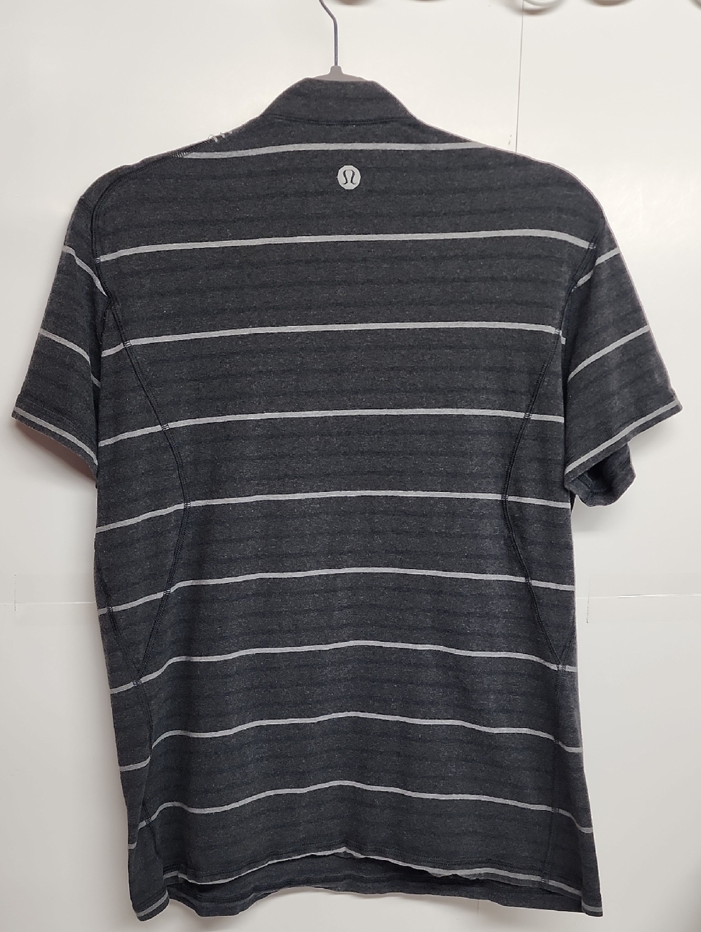 lululemon athletica Men’s Charcoal Stripe Short-Sleeve Soft Comfortable Shirt
